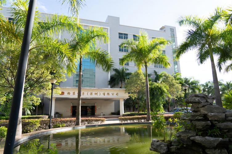 Low Noise HDTV Amplifier Low Noise HDTV Amplifier